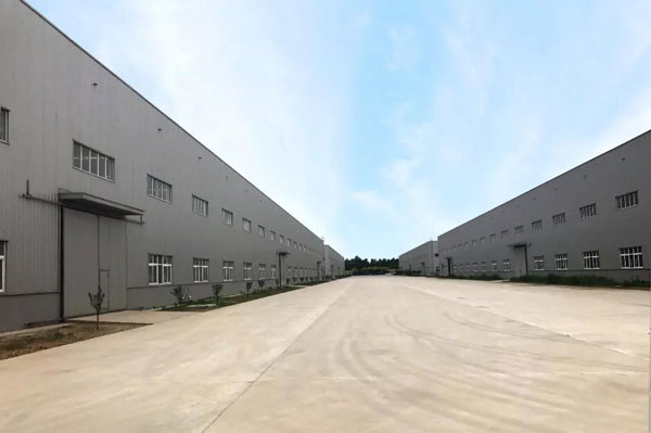 湖北升降(jiang)機廠房廠(chang)貌