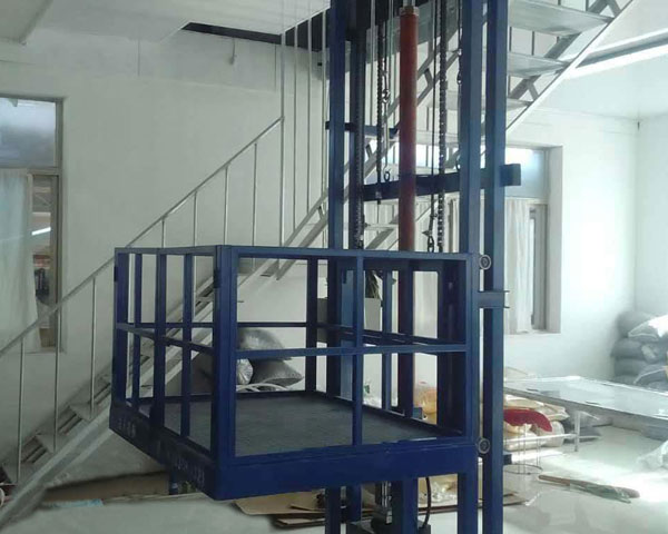 固定導軌(guǐ)式升降機(ji)